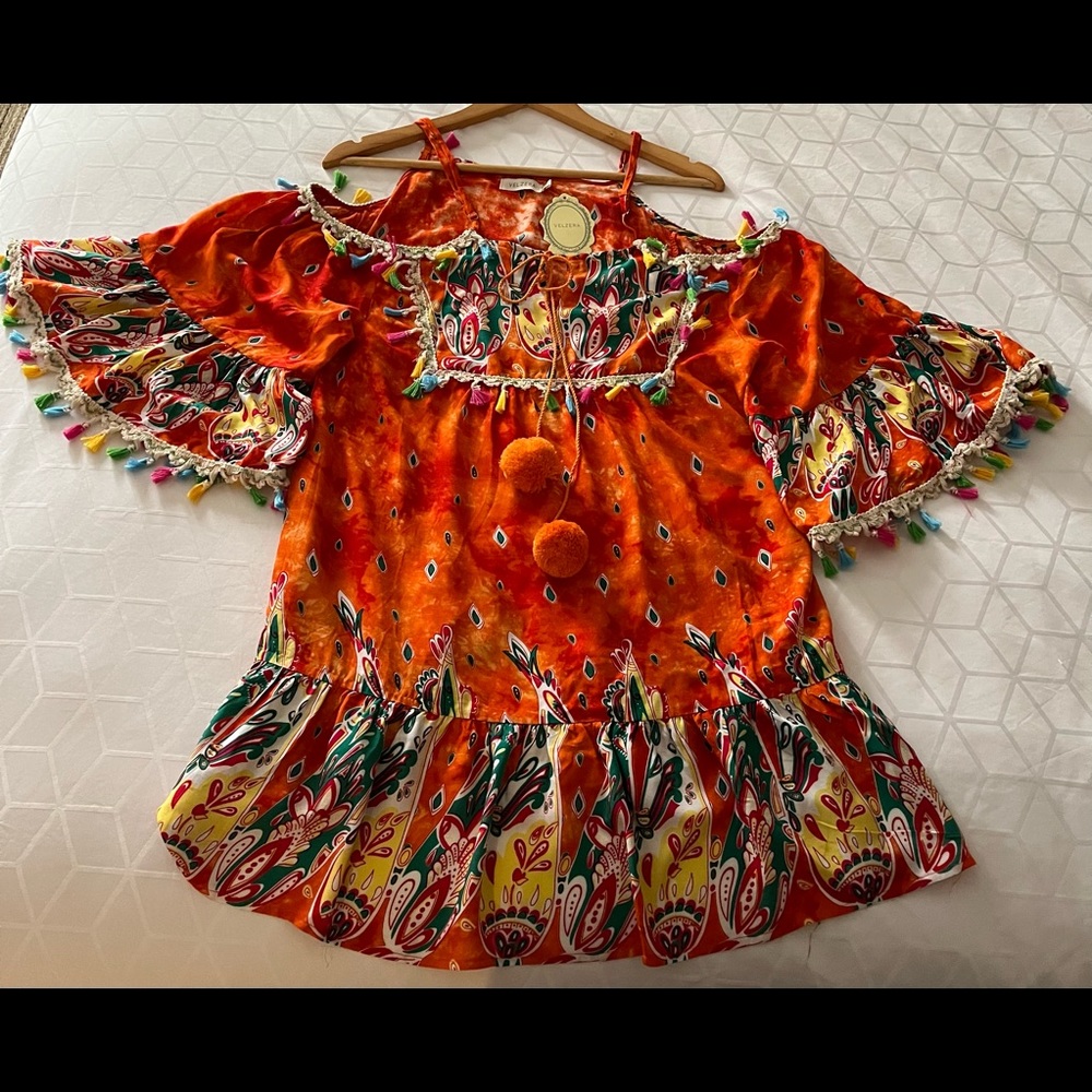 NWT- Velzera Cold shoulder blouse